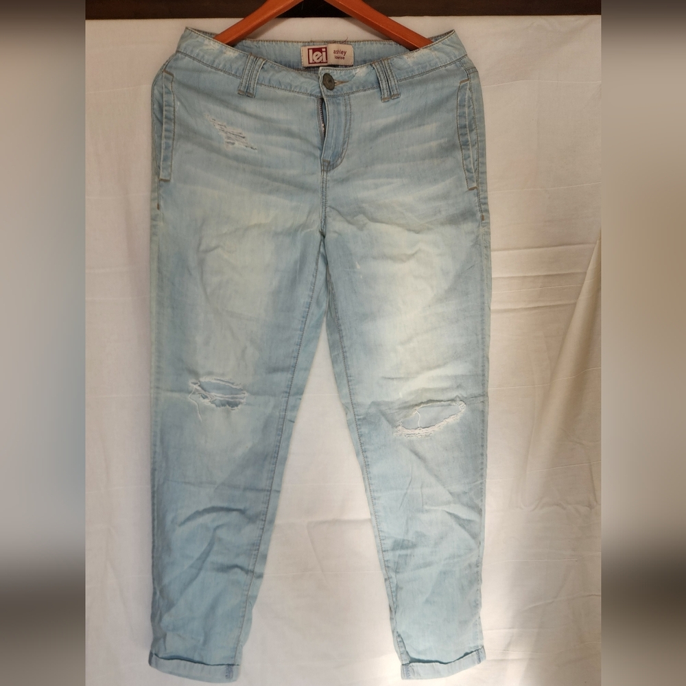 LEI Sky Blue Ankle Jeans for Women